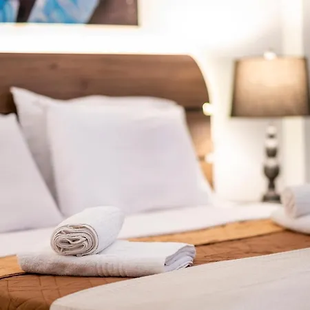 Anna * コス・タウン